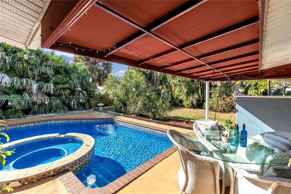 For Sale: $425,000 (2 beds, 2 baths, 1246 Square Feet)