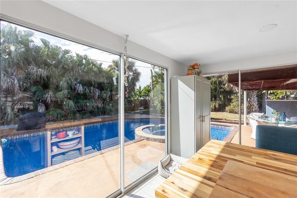 For Sale: $425,000 (2 beds, 2 baths, 1246 Square Feet)