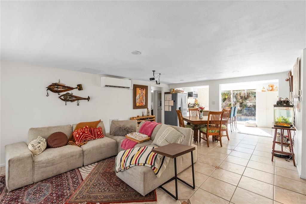 For Sale: $425,000 (2 beds, 2 baths, 1246 Square Feet)