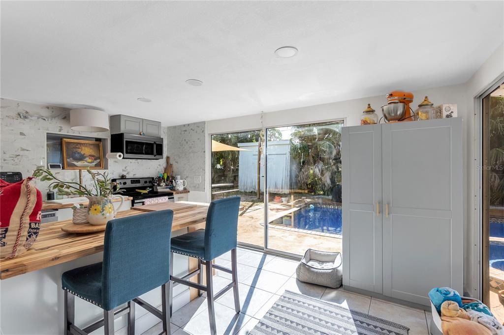 For Sale: $425,000 (2 beds, 2 baths, 1246 Square Feet)