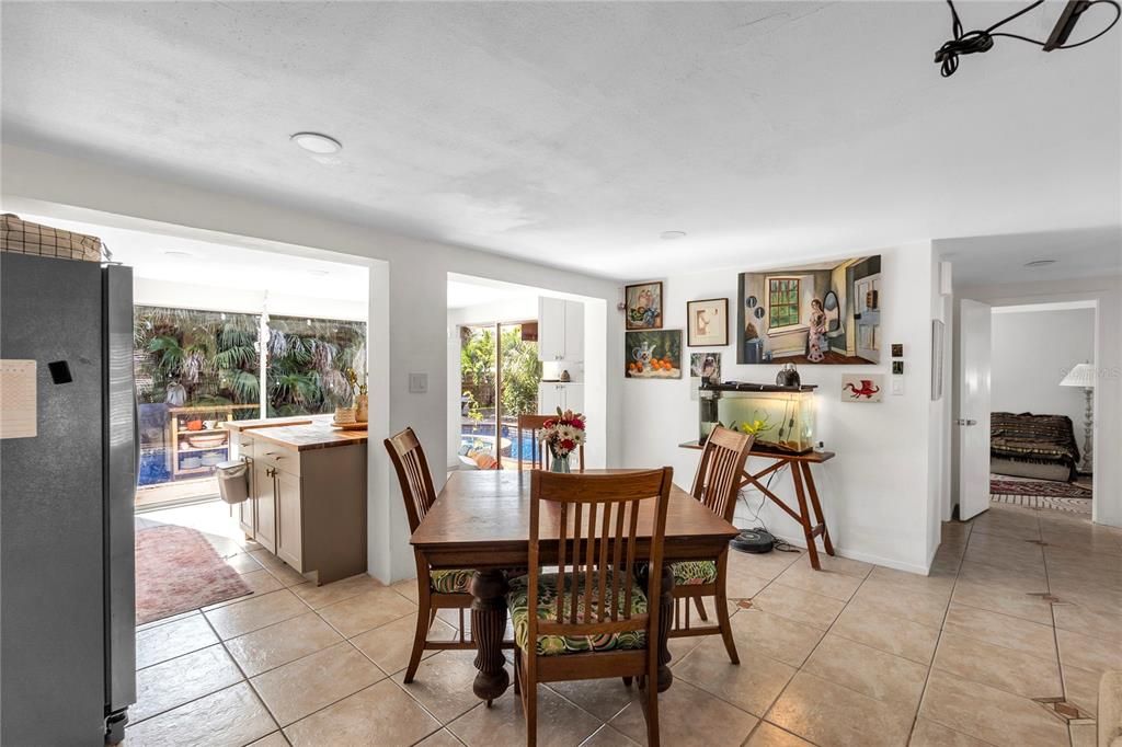 For Sale: $425,000 (2 beds, 2 baths, 1246 Square Feet)