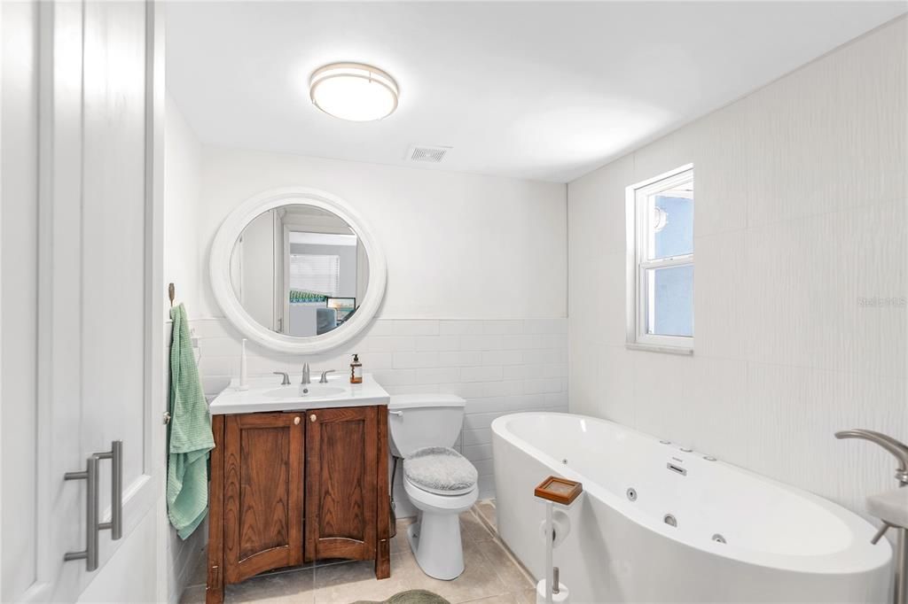 For Sale: $425,000 (2 beds, 2 baths, 1246 Square Feet)