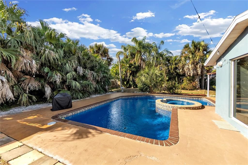 For Sale: $425,000 (2 beds, 2 baths, 1246 Square Feet)