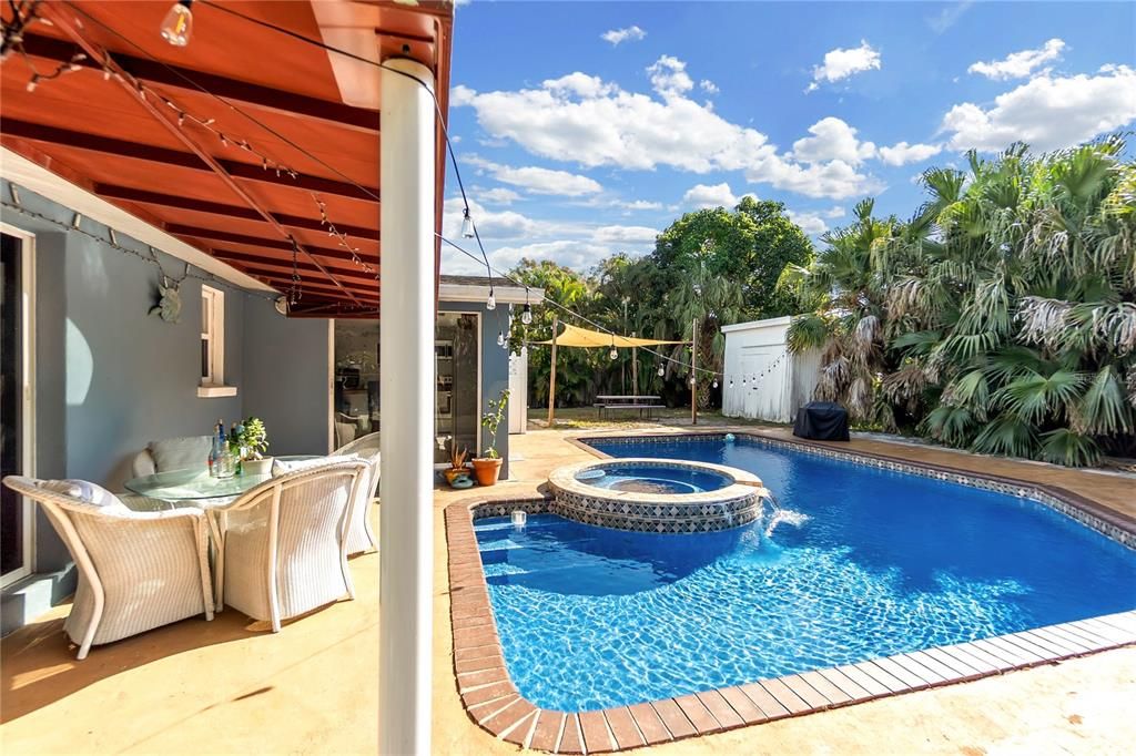 For Sale: $425,000 (2 beds, 2 baths, 1246 Square Feet)