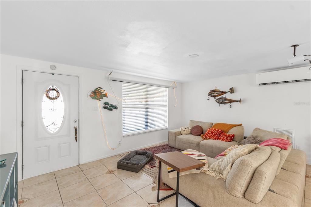 For Sale: $425,000 (2 beds, 2 baths, 1246 Square Feet)