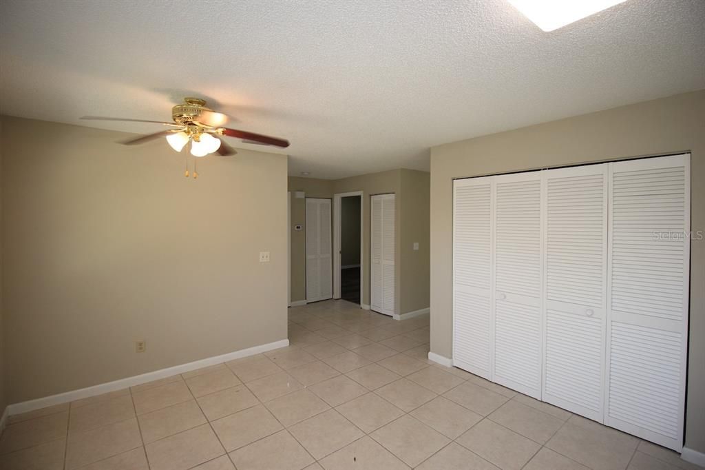 For Rent: $1,350 (2 beds, 1 baths, 986 Square Feet)