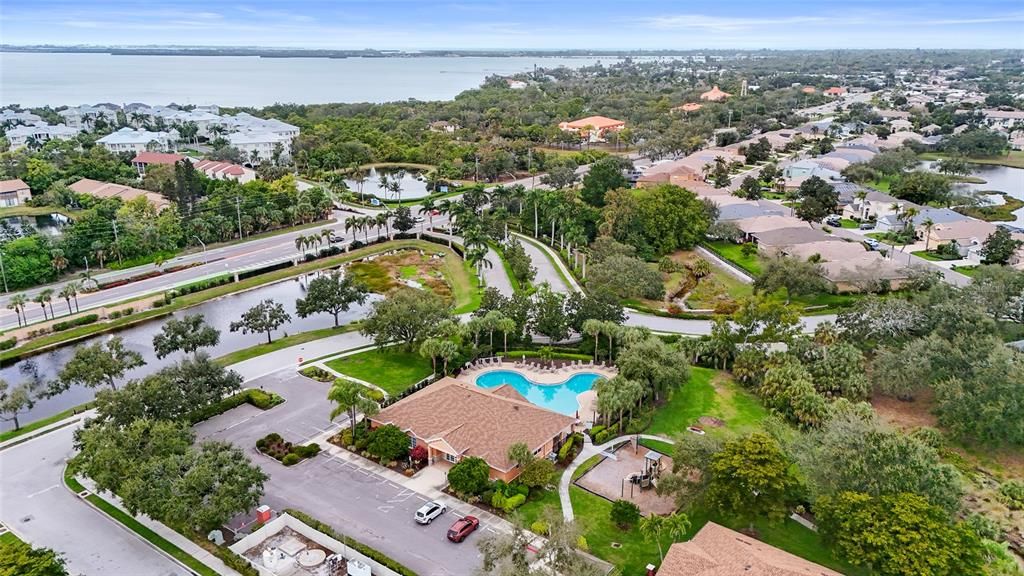 En Venta: $695,000 (5 camas, 2 baños, 3057 Pies cuadrados)