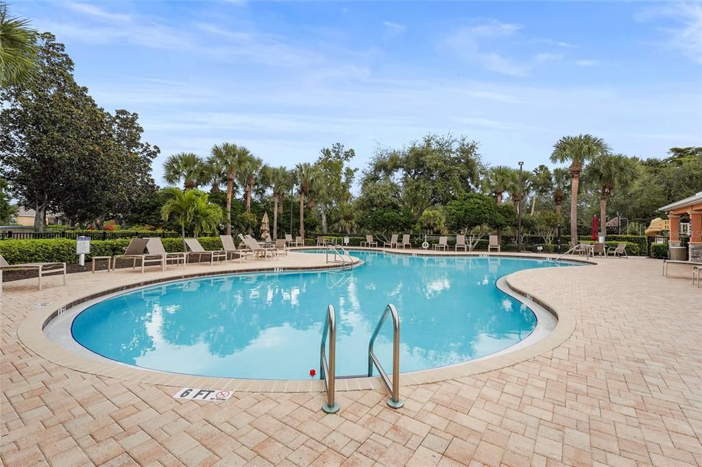 En Venta: $695,000 (5 camas, 2 baños, 3057 Pies cuadrados)