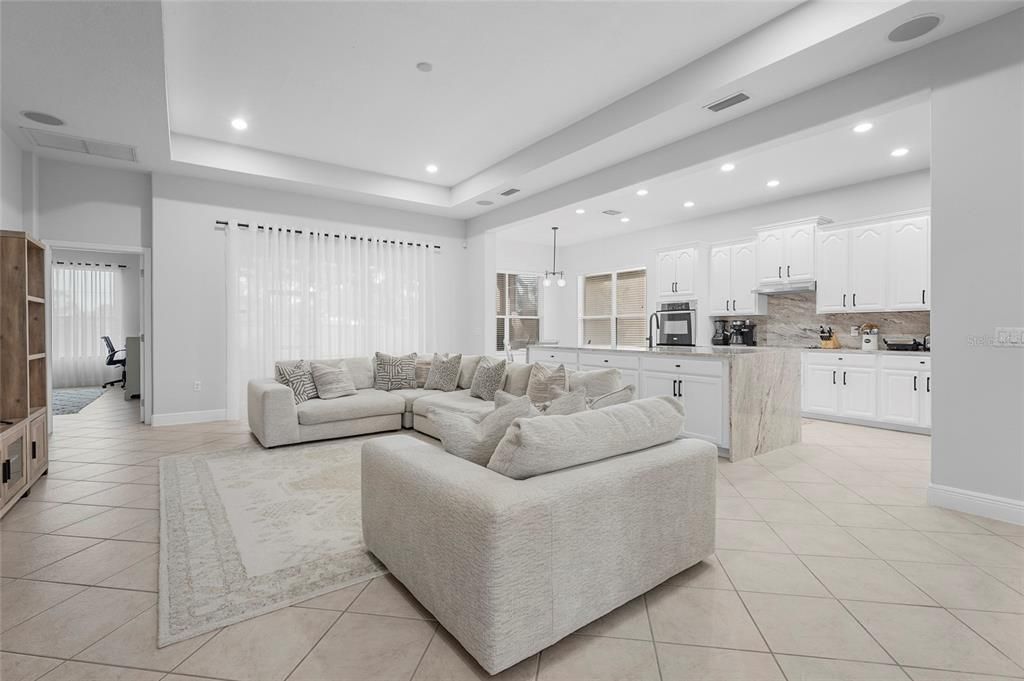 En Venta: $695,000 (5 camas, 2 baños, 3057 Pies cuadrados)