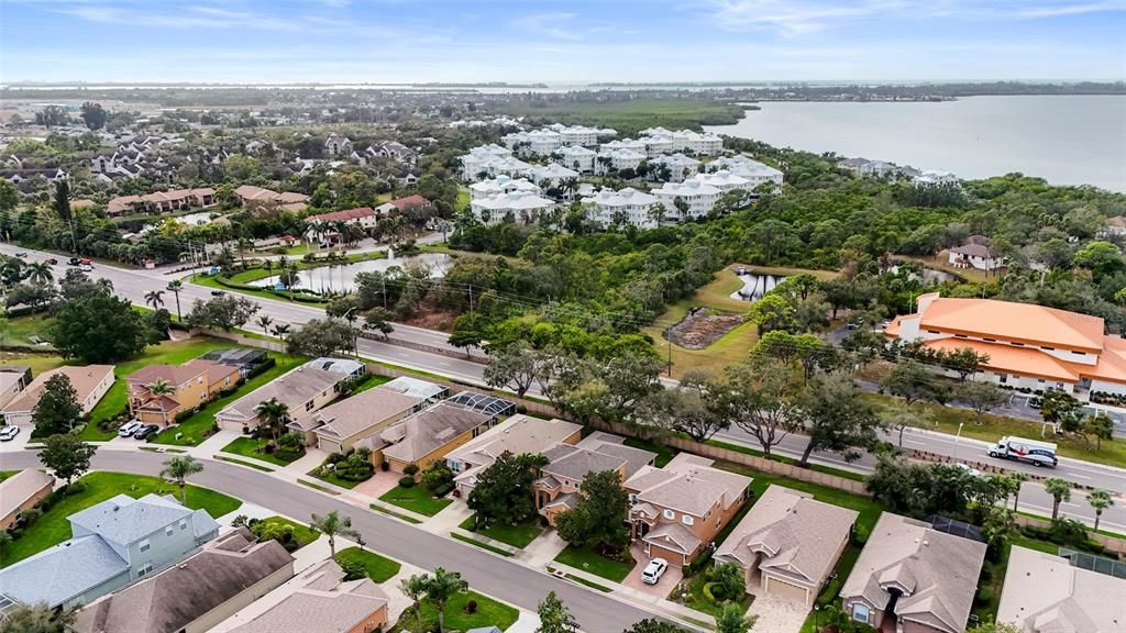 En Venta: $695,000 (5 camas, 2 baños, 3057 Pies cuadrados)