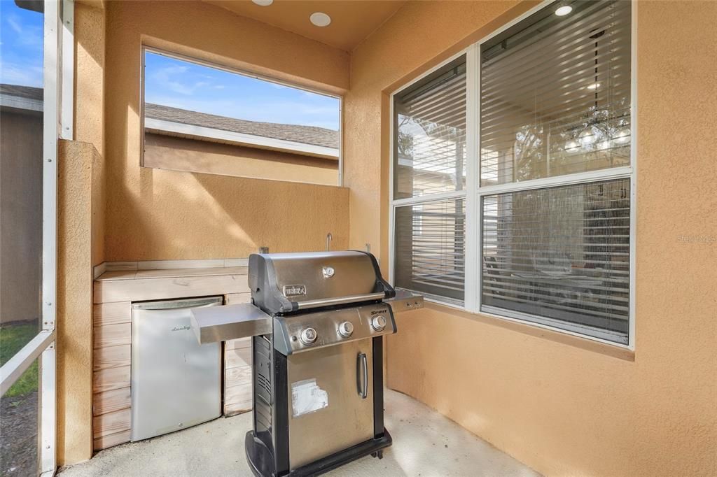 En Venta: $695,000 (5 camas, 2 baños, 3057 Pies cuadrados)