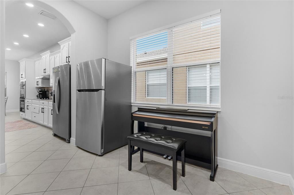 En Venta: $695,000 (5 camas, 2 baños, 3057 Pies cuadrados)