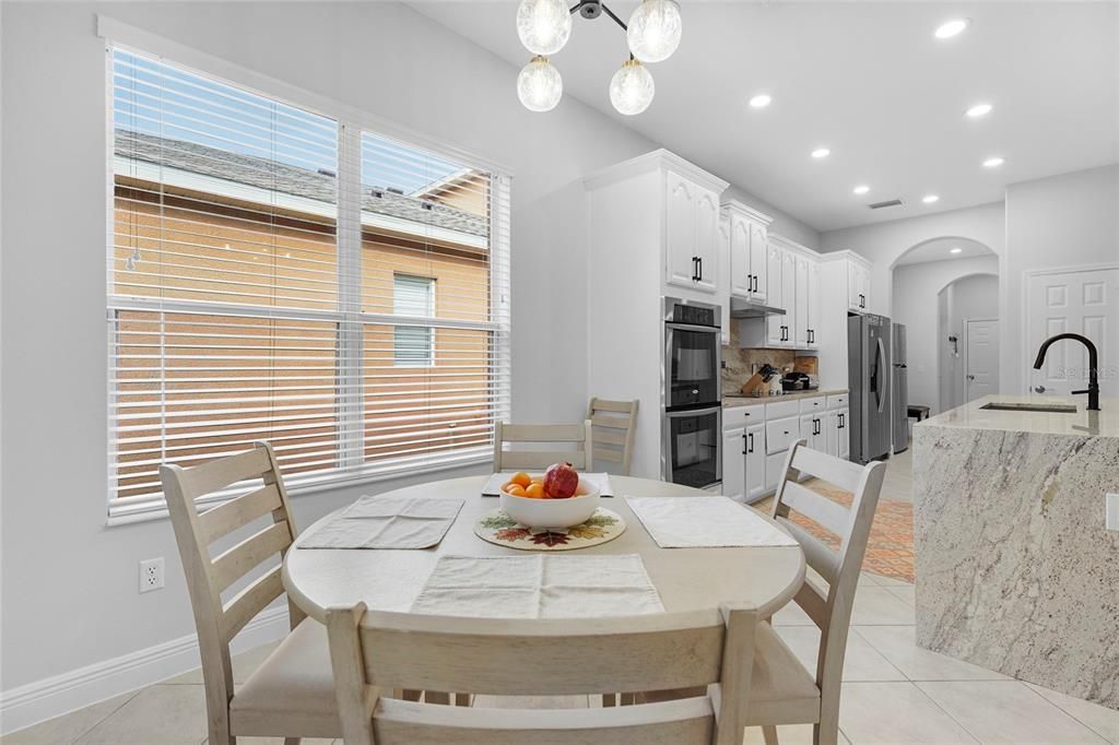 En Venta: $695,000 (5 camas, 2 baños, 3057 Pies cuadrados)