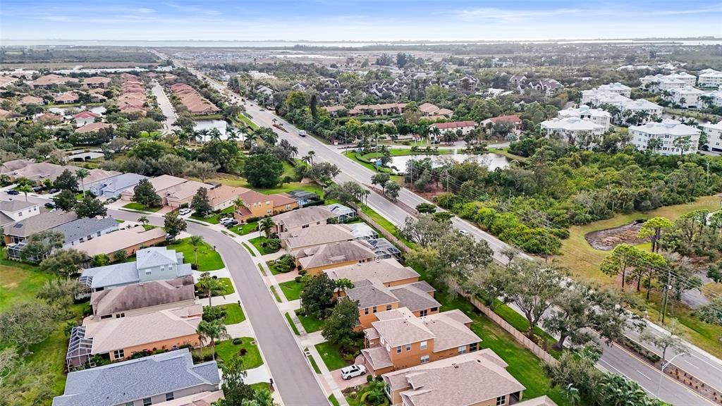 En Venta: $695,000 (5 camas, 2 baños, 3057 Pies cuadrados)