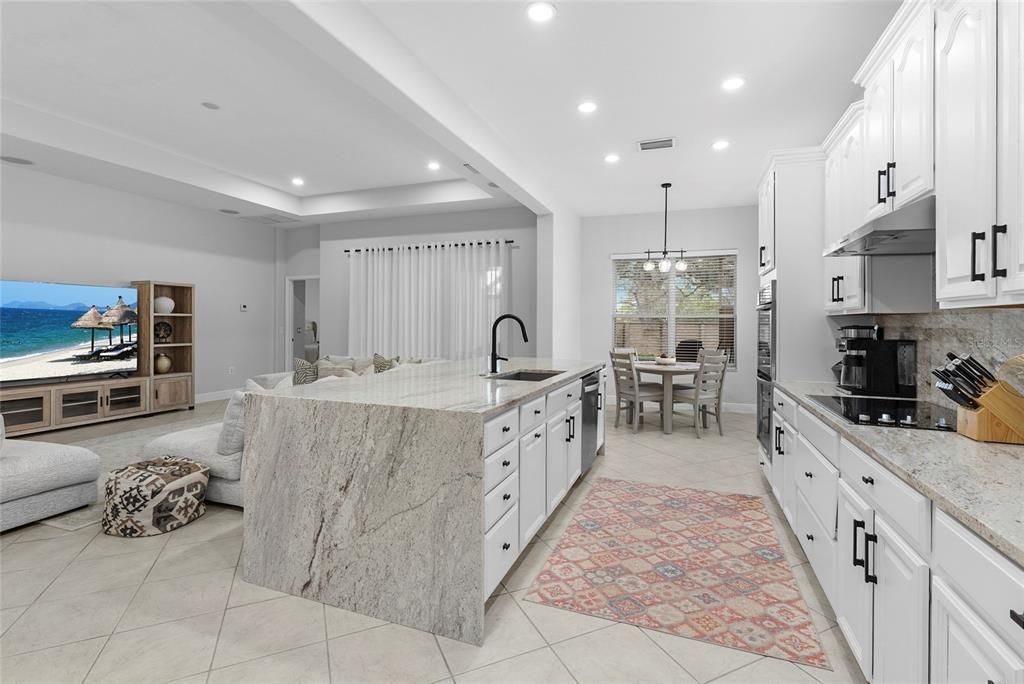 En Venta: $695,000 (5 camas, 2 baños, 3057 Pies cuadrados)