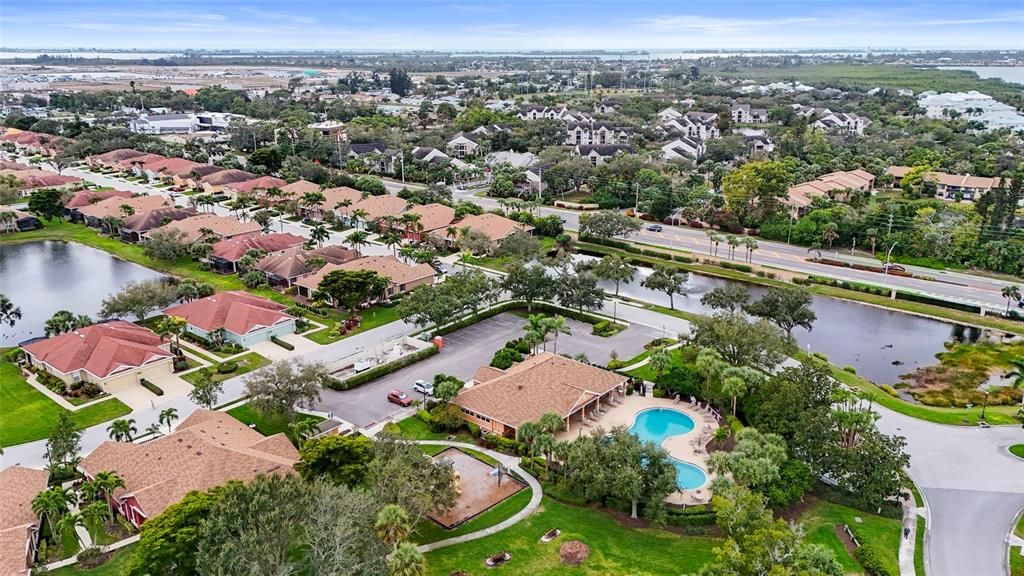 En Venta: $695,000 (5 camas, 2 baños, 3057 Pies cuadrados)