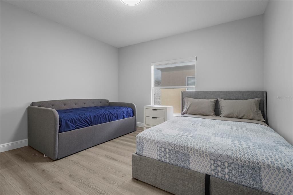 En Venta: $695,000 (5 camas, 2 baños, 3057 Pies cuadrados)