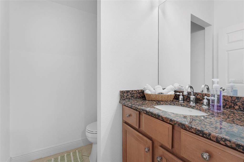 En Venta: $695,000 (5 camas, 2 baños, 3057 Pies cuadrados)