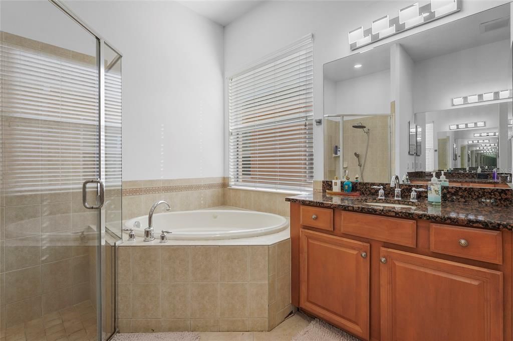 En Venta: $695,000 (5 camas, 2 baños, 3057 Pies cuadrados)