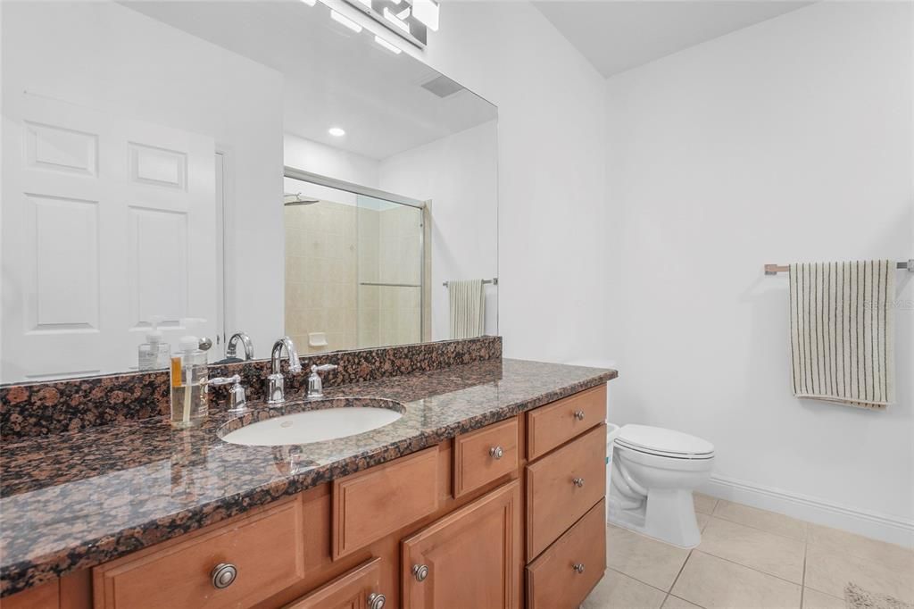 En Venta: $695,000 (5 camas, 2 baños, 3057 Pies cuadrados)