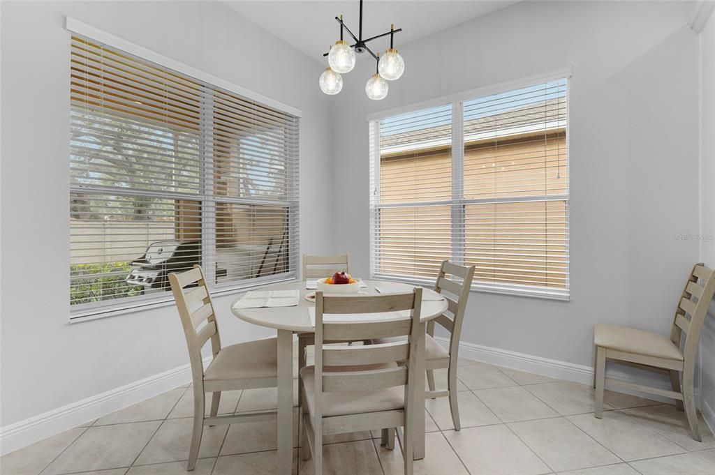 En Venta: $695,000 (5 camas, 2 baños, 3057 Pies cuadrados)