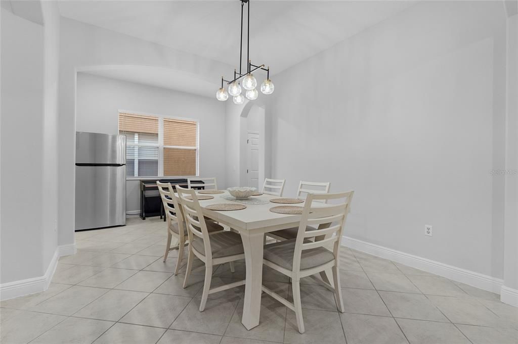 En Venta: $695,000 (5 camas, 2 baños, 3057 Pies cuadrados)