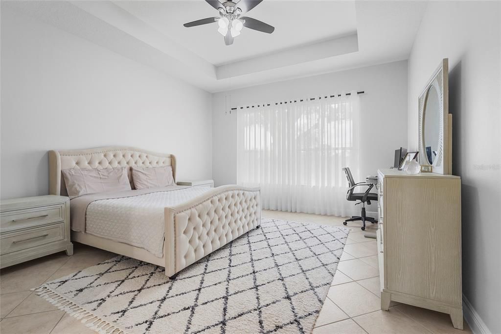 En Venta: $695,000 (5 camas, 2 baños, 3057 Pies cuadrados)