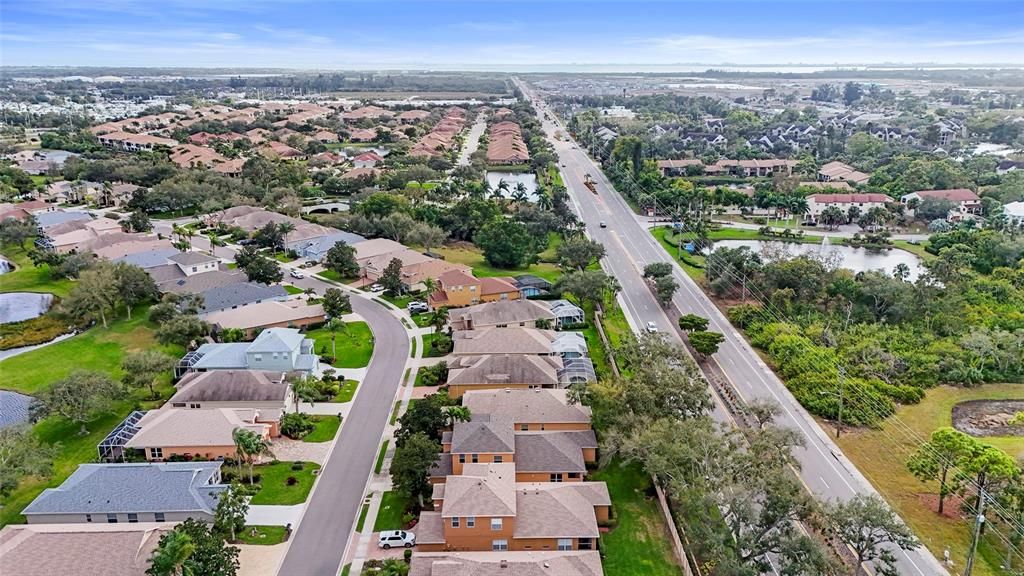 En Venta: $695,000 (5 camas, 2 baños, 3057 Pies cuadrados)