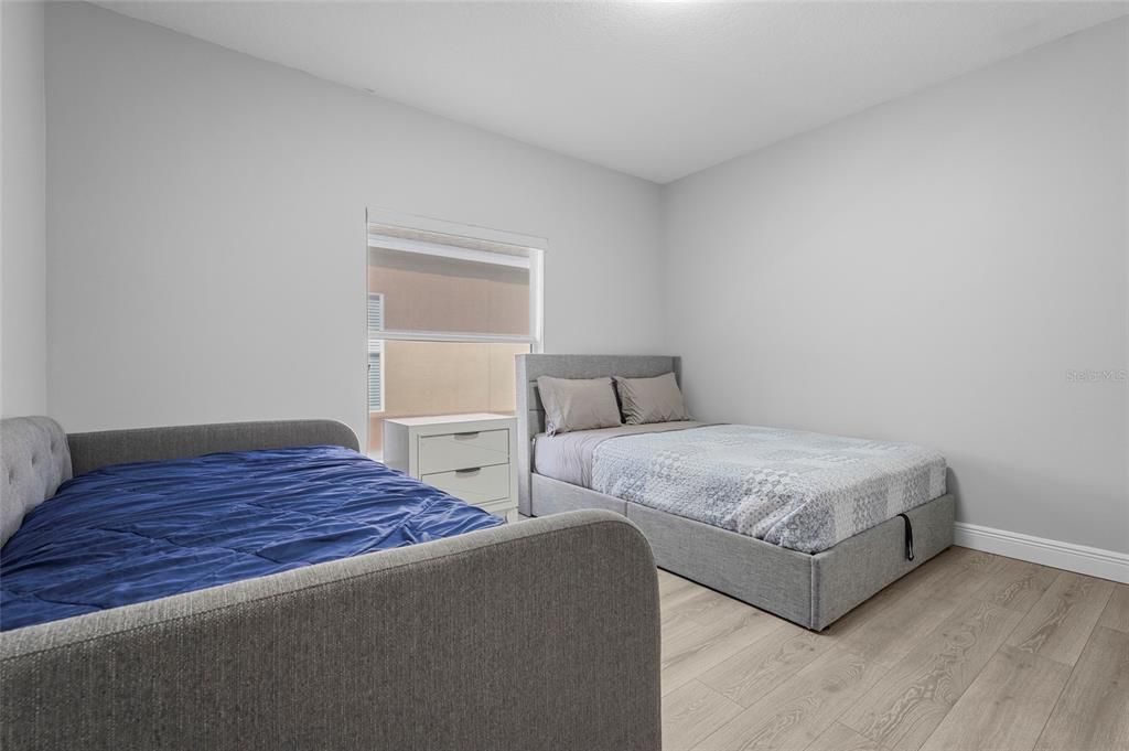 En Venta: $695,000 (5 camas, 2 baños, 3057 Pies cuadrados)