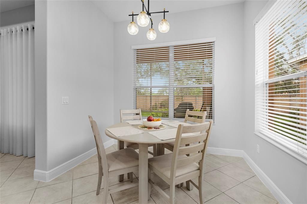 En Venta: $695,000 (5 camas, 2 baños, 3057 Pies cuadrados)