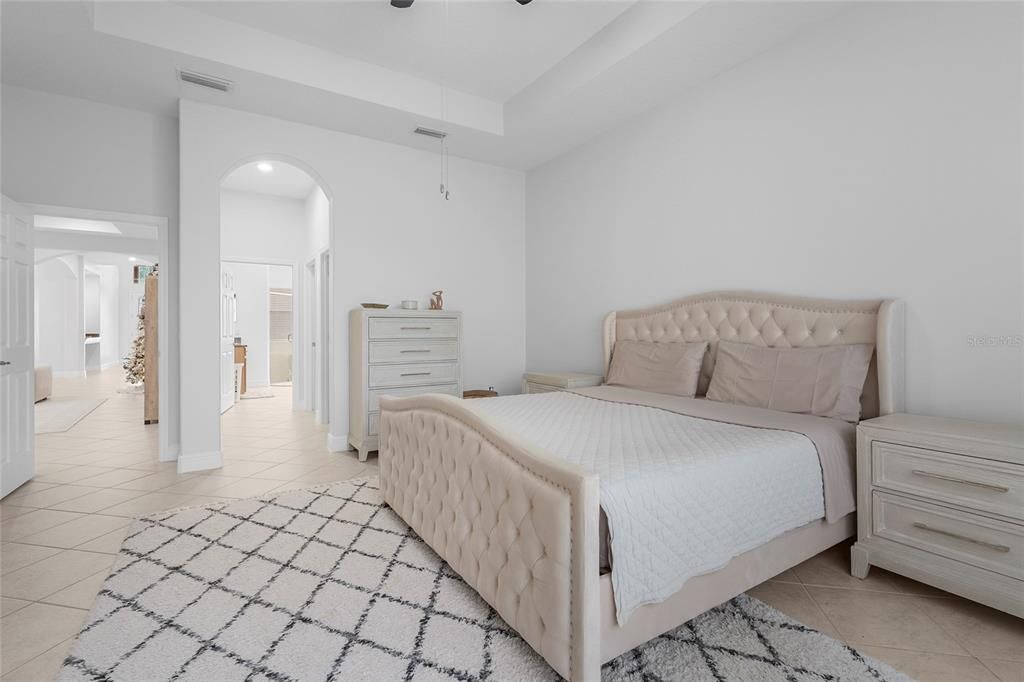 En Venta: $695,000 (5 camas, 2 baños, 3057 Pies cuadrados)