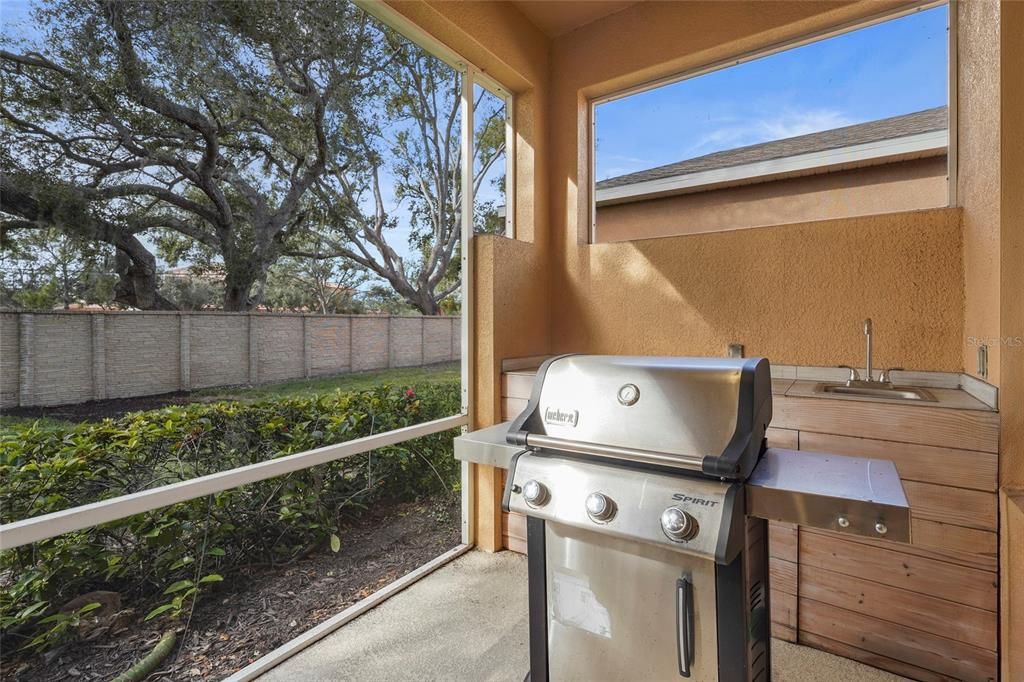 En Venta: $695,000 (5 camas, 2 baños, 3057 Pies cuadrados)