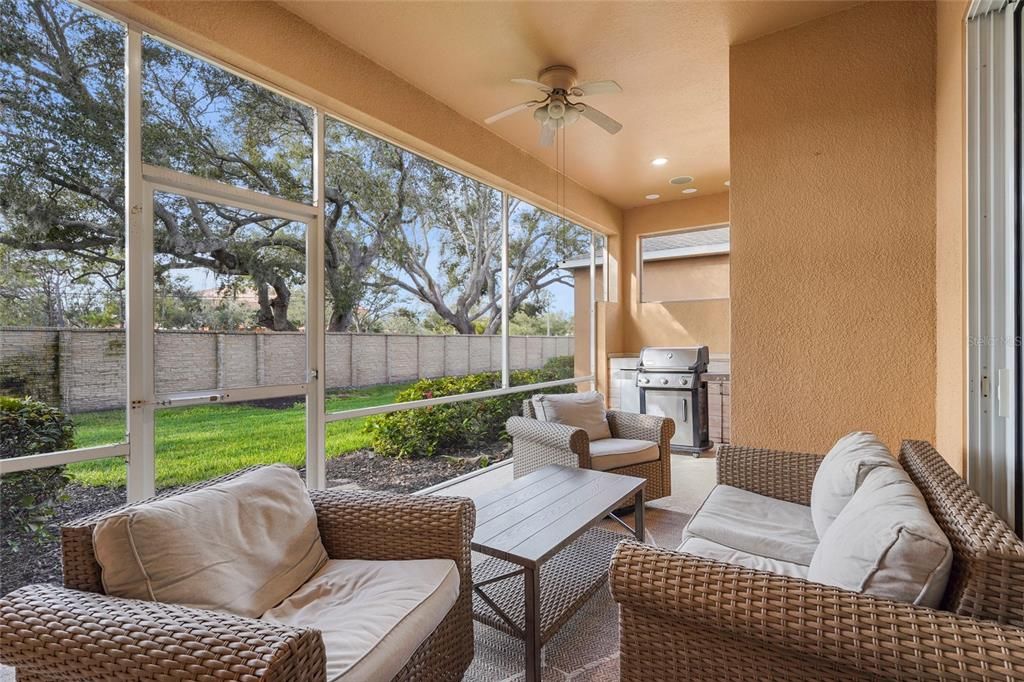 En Venta: $695,000 (5 camas, 2 baños, 3057 Pies cuadrados)