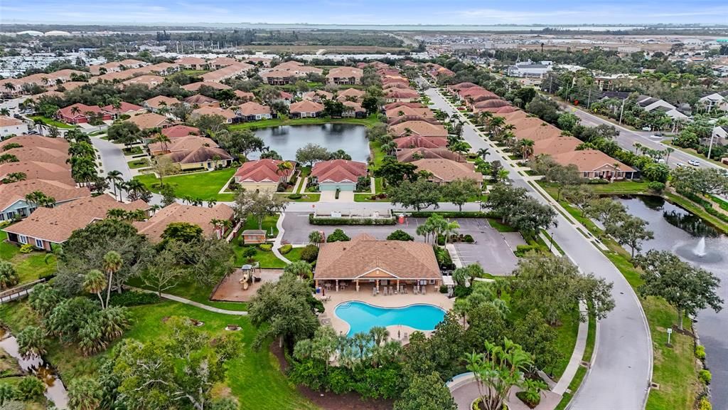 En Venta: $695,000 (5 camas, 2 baños, 3057 Pies cuadrados)