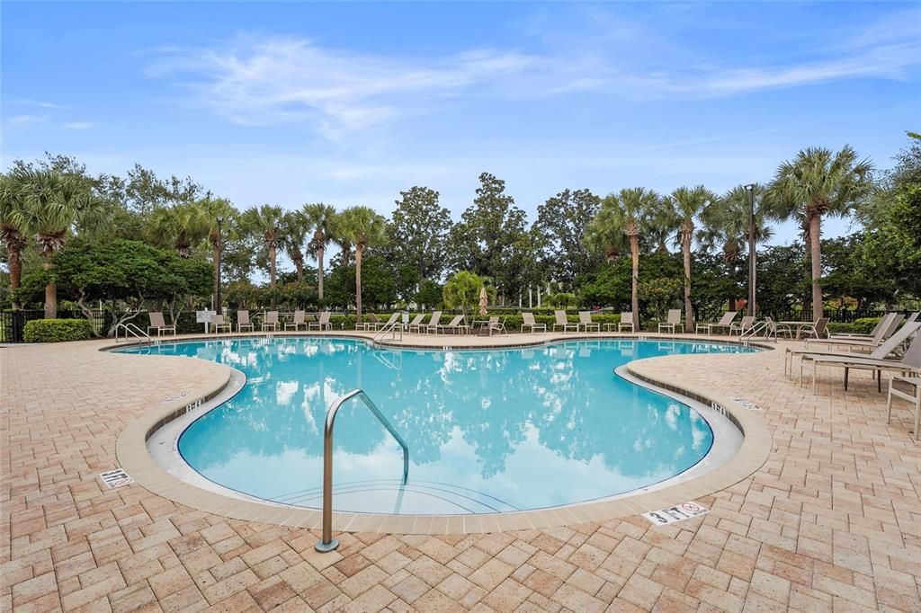 En Venta: $695,000 (5 camas, 2 baños, 3057 Pies cuadrados)