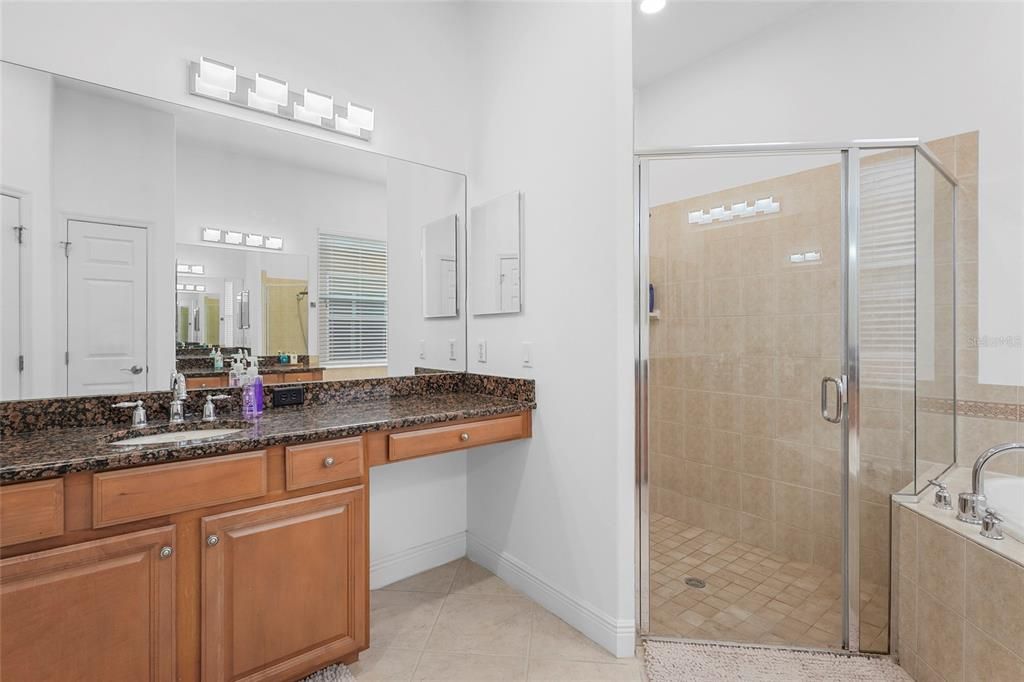 En Venta: $695,000 (5 camas, 2 baños, 3057 Pies cuadrados)