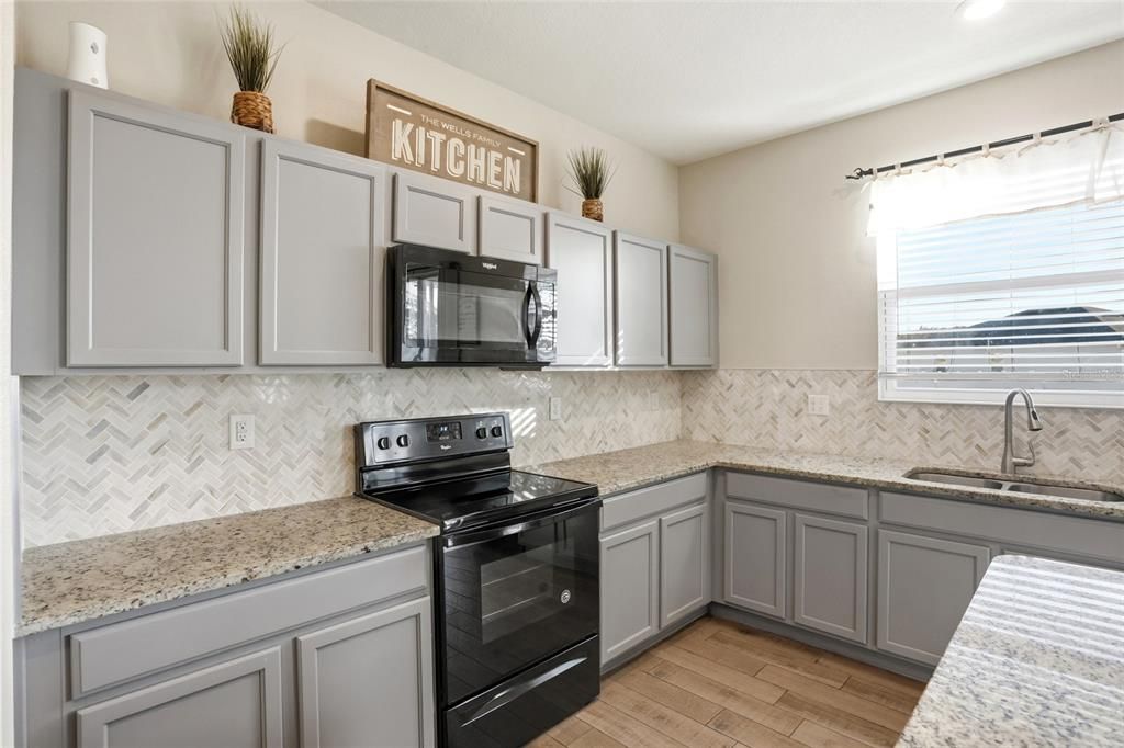 На продажу: $419,999 (3 спален, 2 ванн, 1894 Квадратных фут)