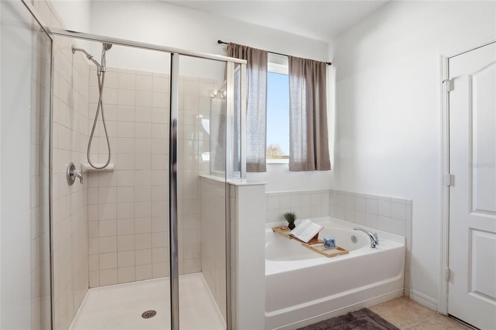 На продажу: $419,999 (3 спален, 2 ванн, 1894 Квадратных фут)