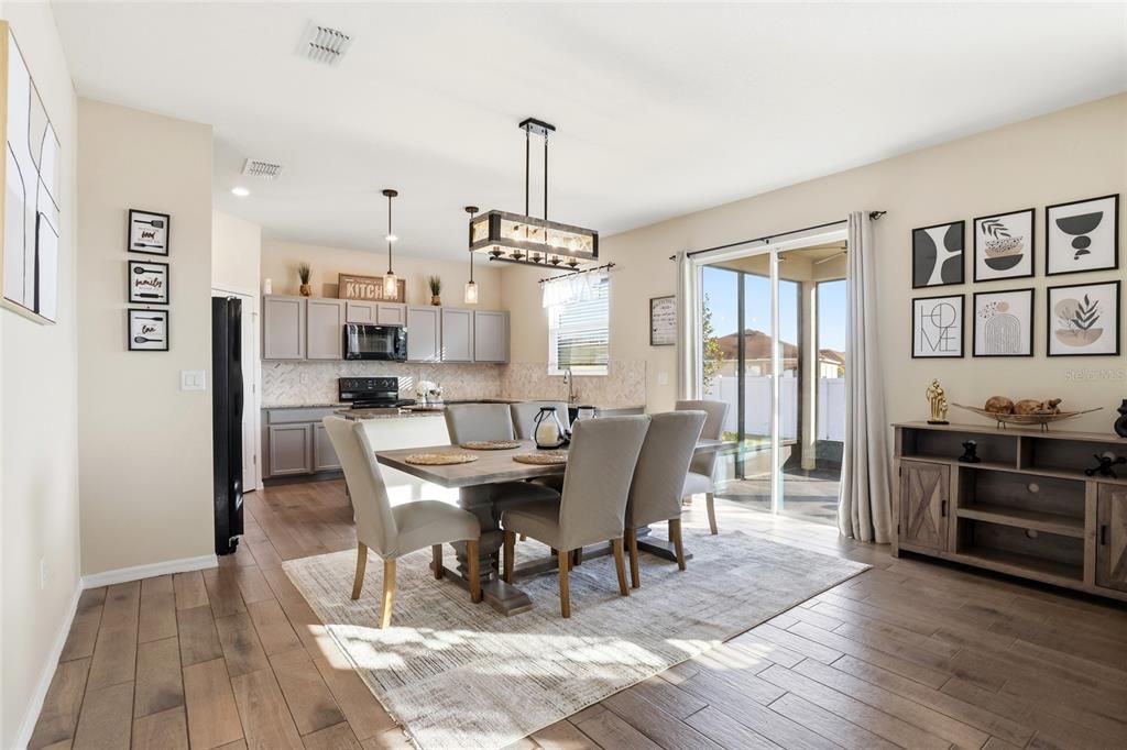 На продажу: $419,999 (3 спален, 2 ванн, 1894 Квадратных фут)