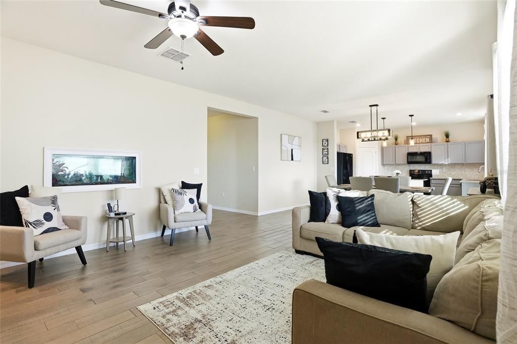 На продажу: $419,999 (3 спален, 2 ванн, 1894 Квадратных фут)