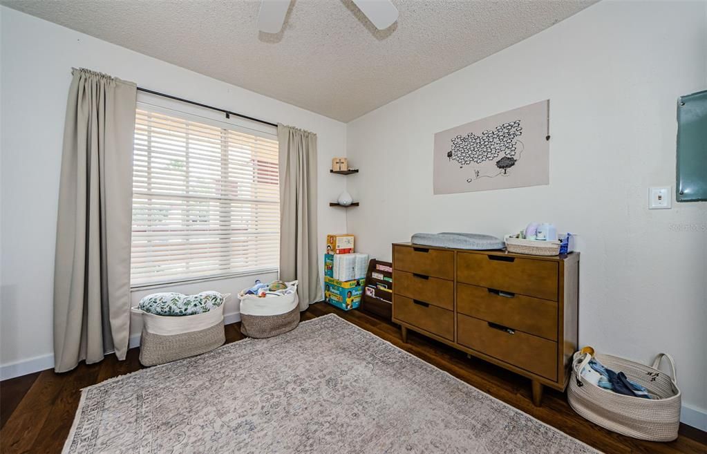 For Sale: $155,000 (2 beds, 1 baths, 925 Square Feet)