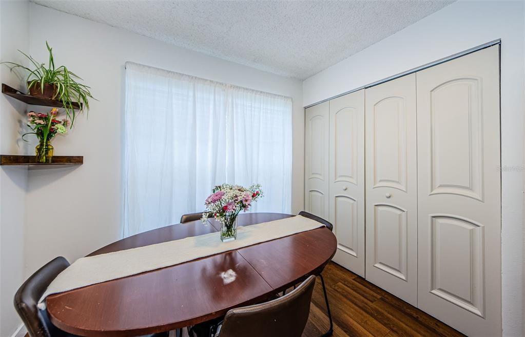 For Sale: $155,000 (2 beds, 1 baths, 925 Square Feet)