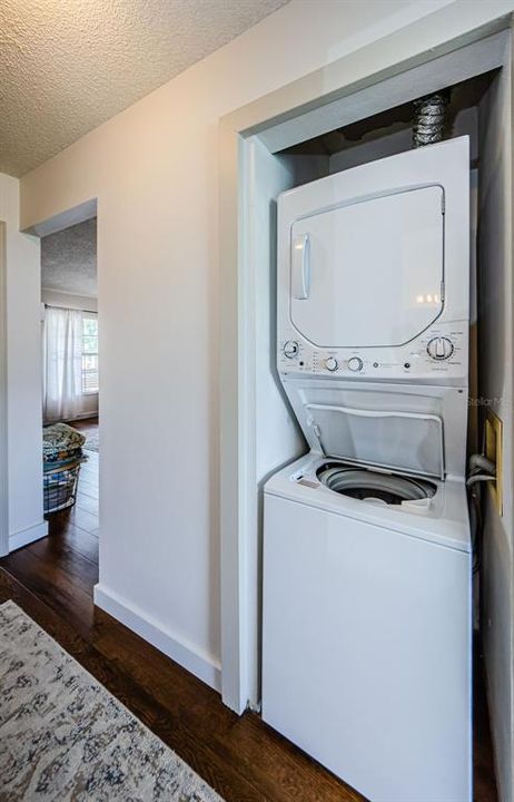 For Sale: $155,000 (2 beds, 1 baths, 925 Square Feet)