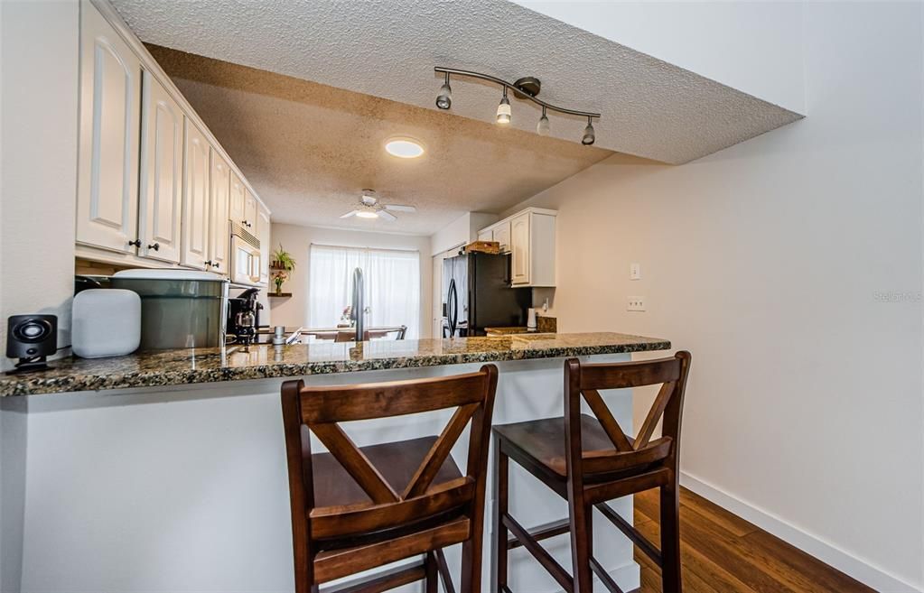 For Sale: $155,000 (2 beds, 1 baths, 925 Square Feet)