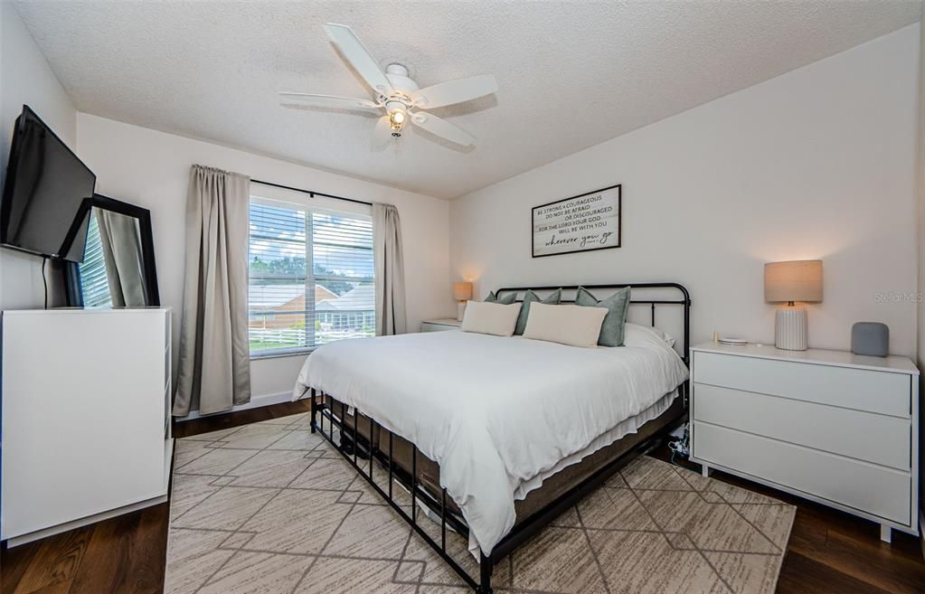 For Sale: $155,000 (2 beds, 1 baths, 925 Square Feet)