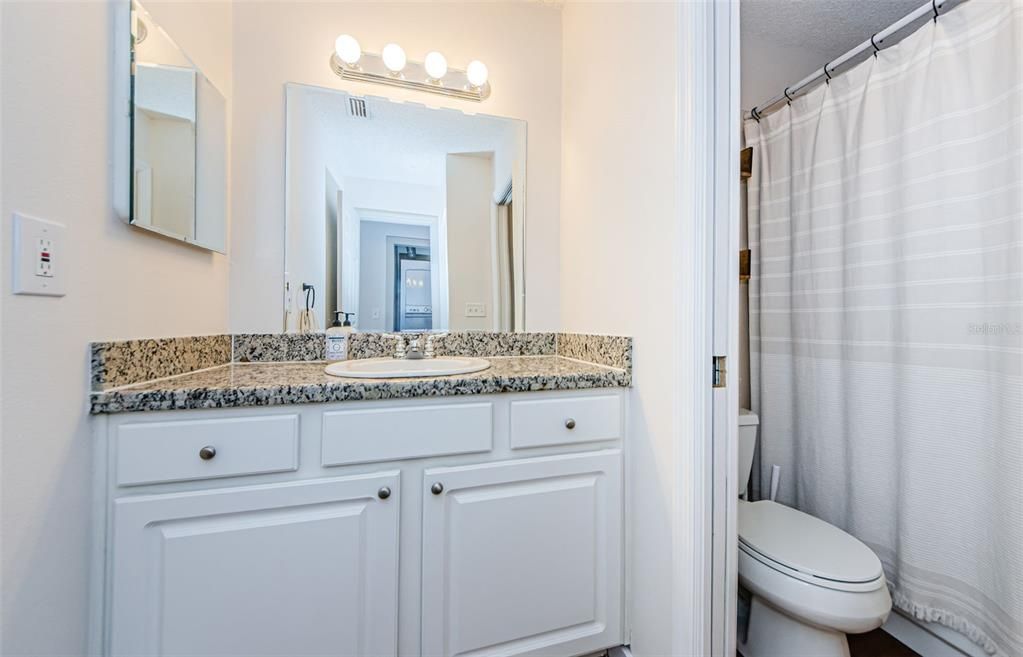 For Sale: $155,000 (2 beds, 1 baths, 925 Square Feet)