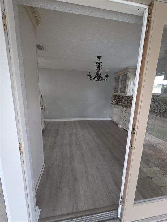 For Rent: $2,800 (4 beds, 2 baths, 2081 Square Feet)