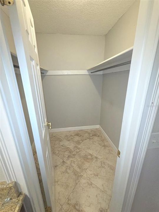 For Rent: $2,800 (4 beds, 2 baths, 2081 Square Feet)