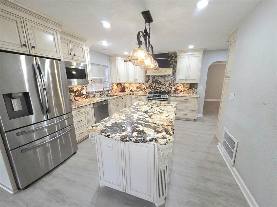 For Rent: $2,800 (4 beds, 2 baths, 2081 Square Feet)