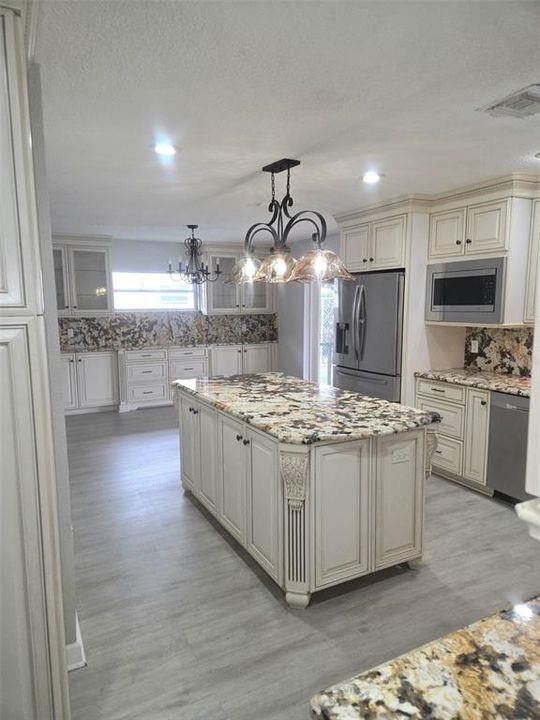 For Rent: $2,800 (4 beds, 2 baths, 2081 Square Feet)